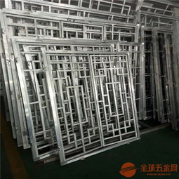 復古韻味與現代工藝的完美融合——昭陽仿古木紋窗與鋁窗花